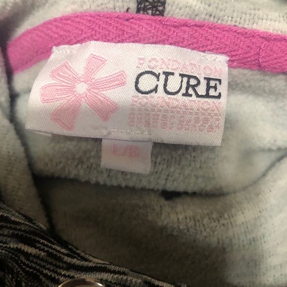 FOUNDATION CURE 🎀 black gray and white hoodie - Picture 3 of 5
